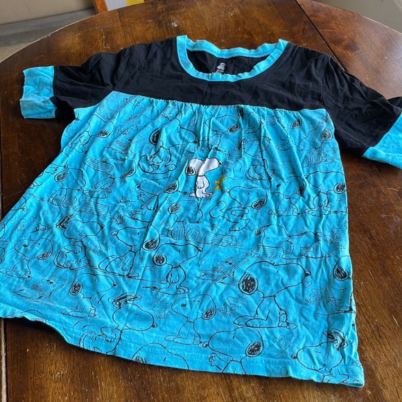 Peanuts Snoopy t-shirt. Juniors size XL - Picture 3 of 5